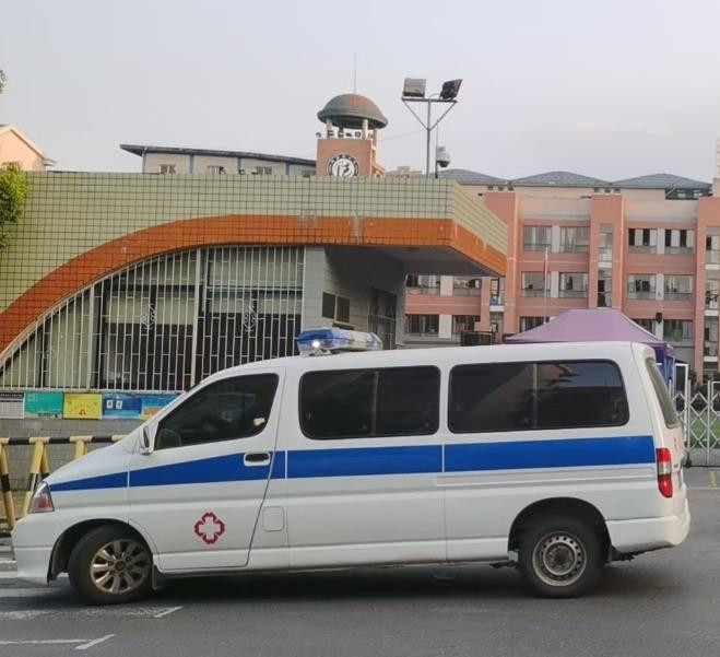 浈江救护车出租护送骨折病人一公里多少钱